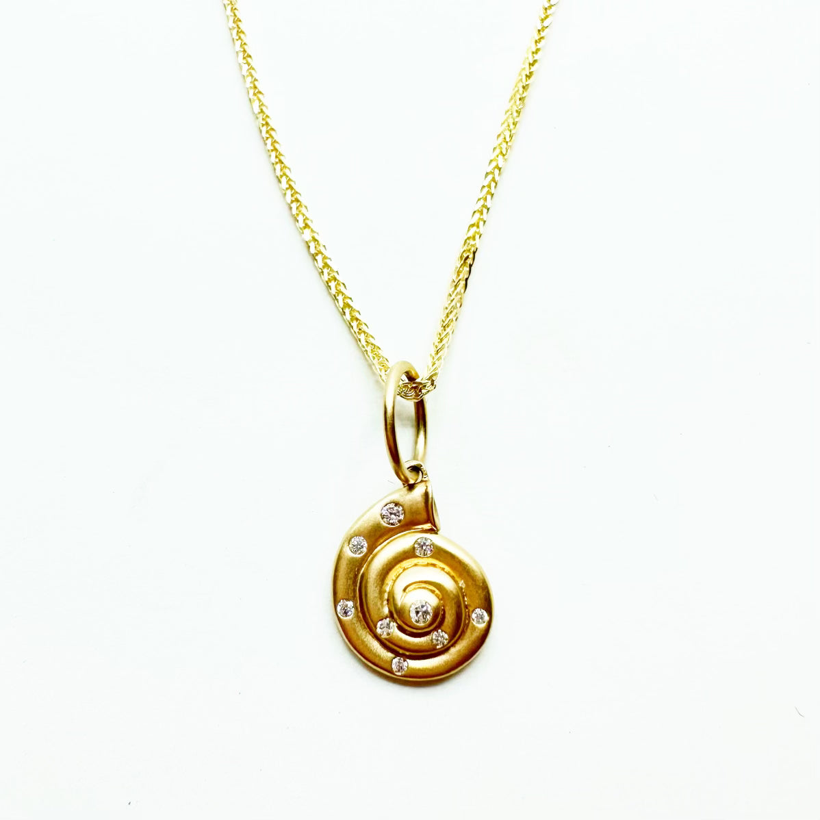 14K GOLD AND DIAMOND SPIRAL SHELL