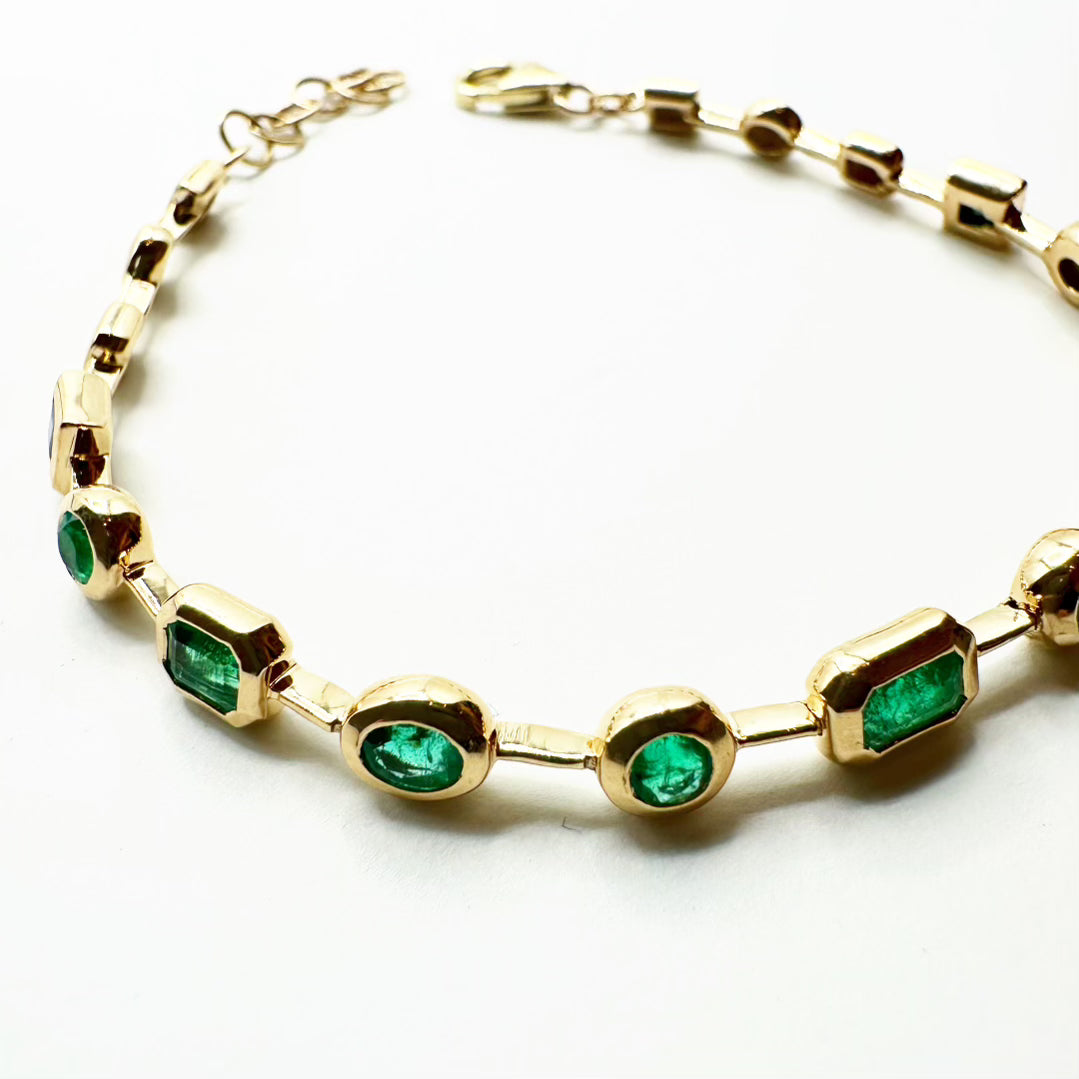 EMERALD AND 14K GOLD BRACELET