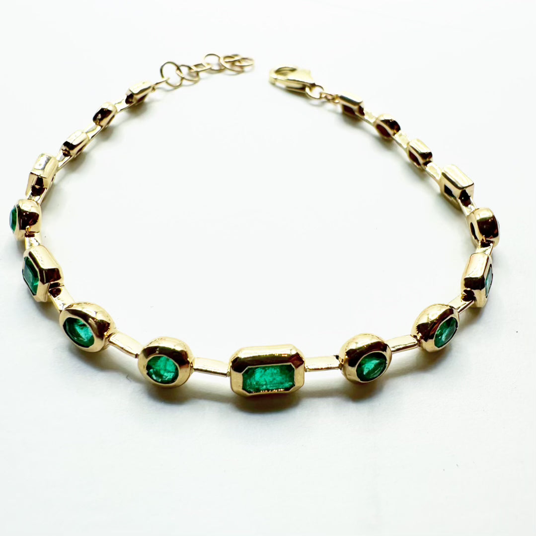 EMERALD AND 14K GOLD BRACELET