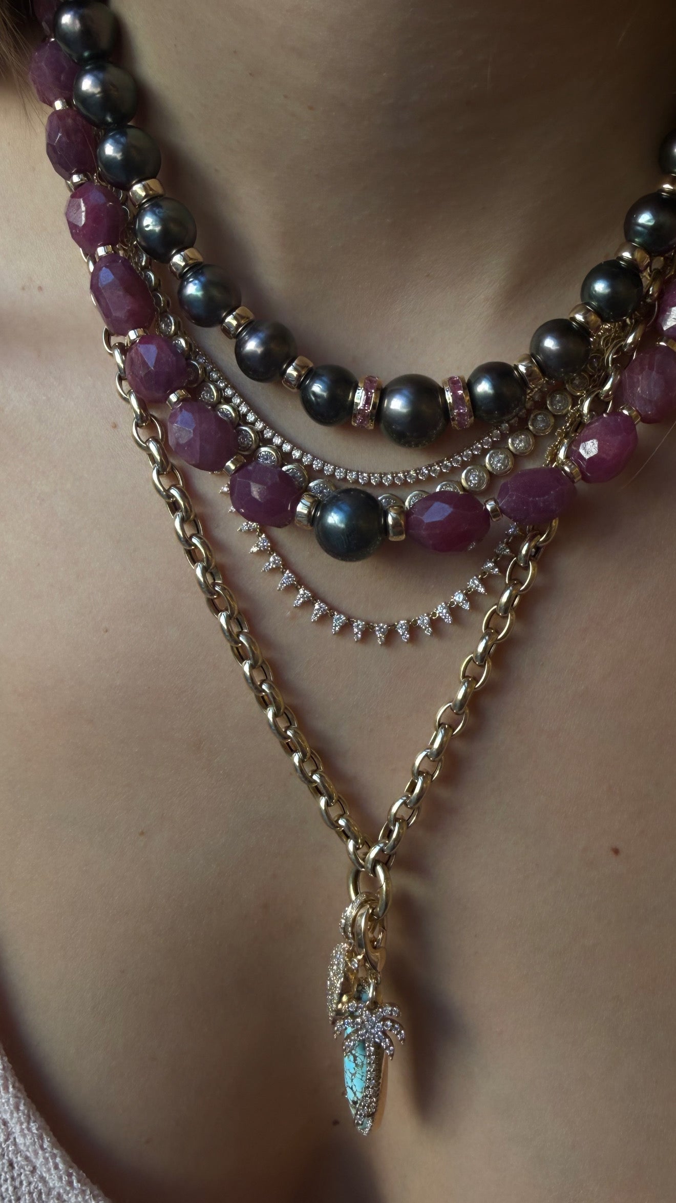 TAHITIAN PEARL NECKLACE WITH SAPPHIRE AND GOLD BEADS