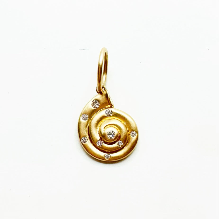 14K GOLD AND DIAMOND SPIRAL SHELL