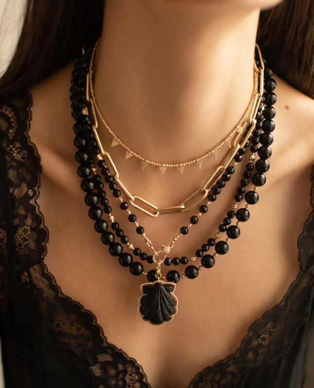 CARVED BLACK ONYX GEMSTONE SHELL AMULET SET IN 14K GOLD WHITE DIAMONDS