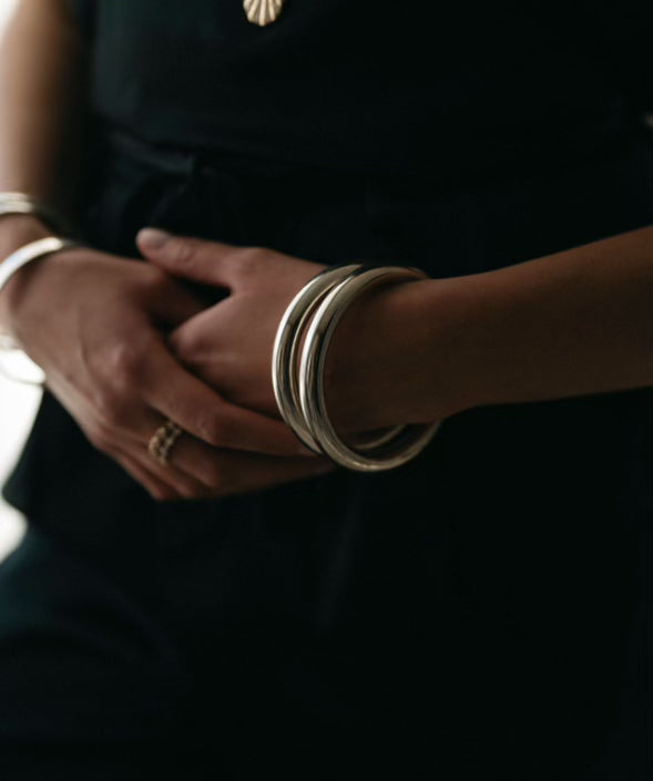 SILVER ROUND BANGLE