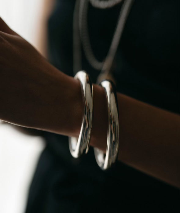 SILVER ROUND BANGLE