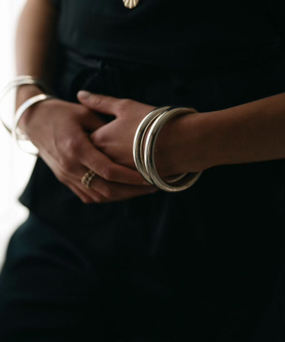 SILVER ROUND BANGLE