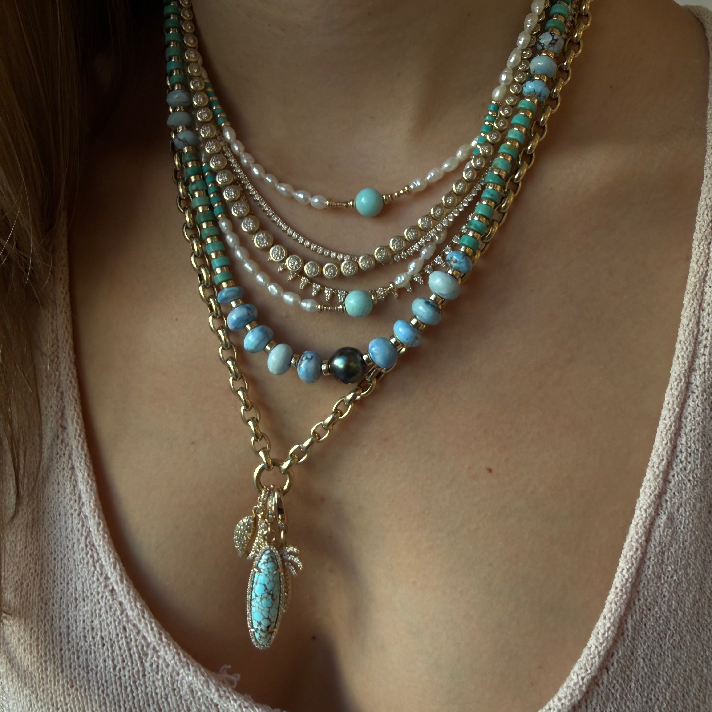 THE WHITE PEARLS WITH TURQUIOSE
