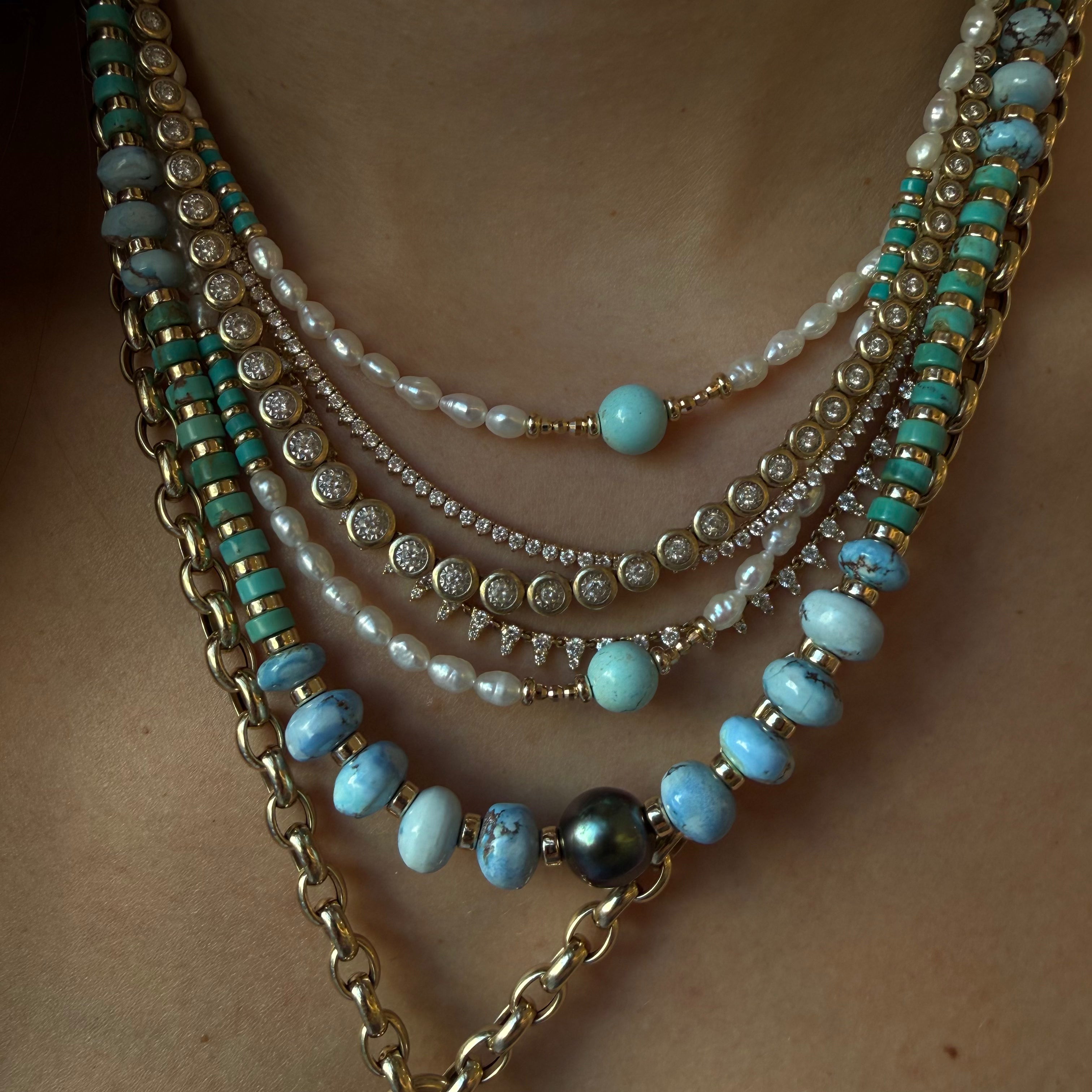 THE WHITE PEARLS WITH TURQUIOSE