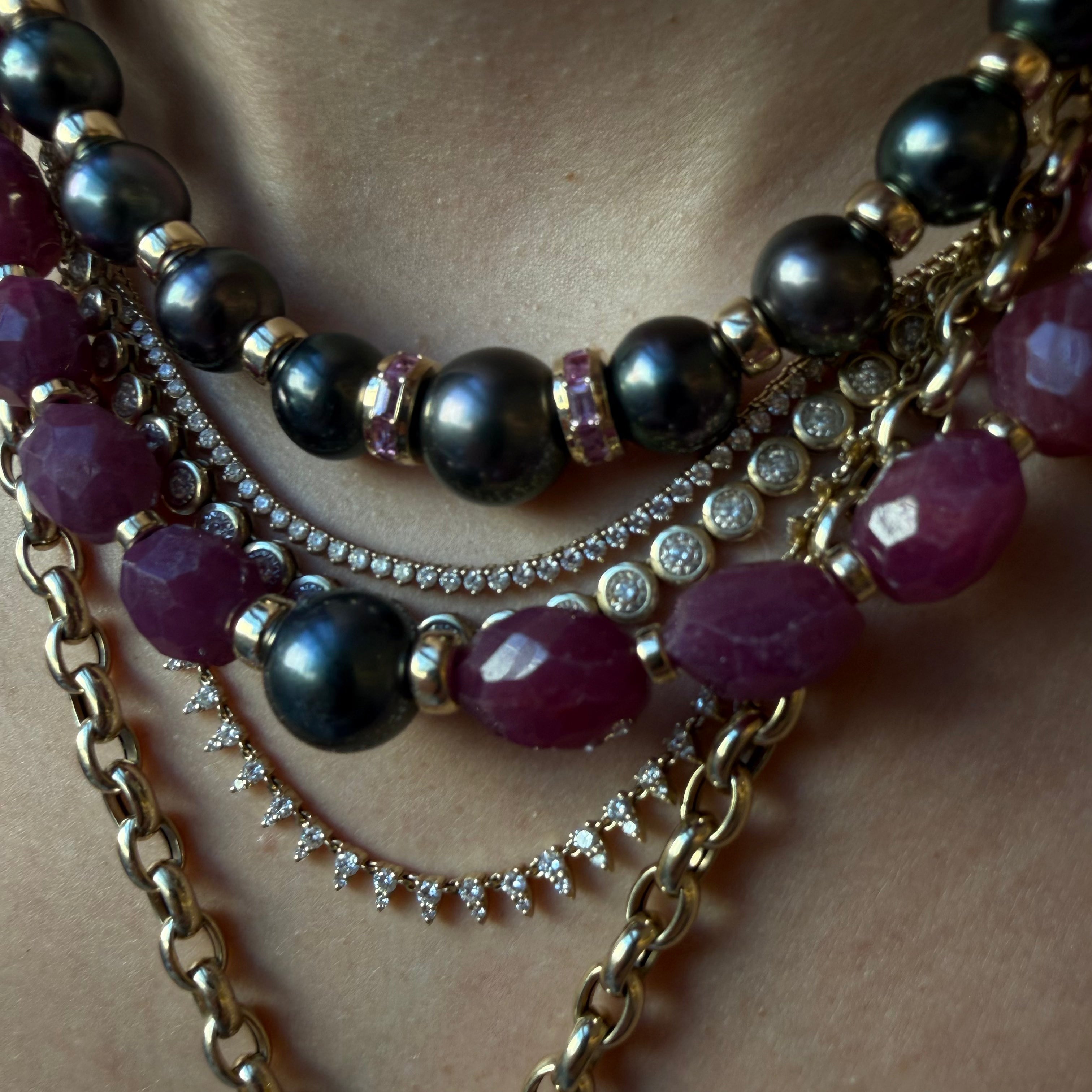 TAHITIAN PEARL NECKLACE WITH SAPPHIRE AND GOLD BEADS