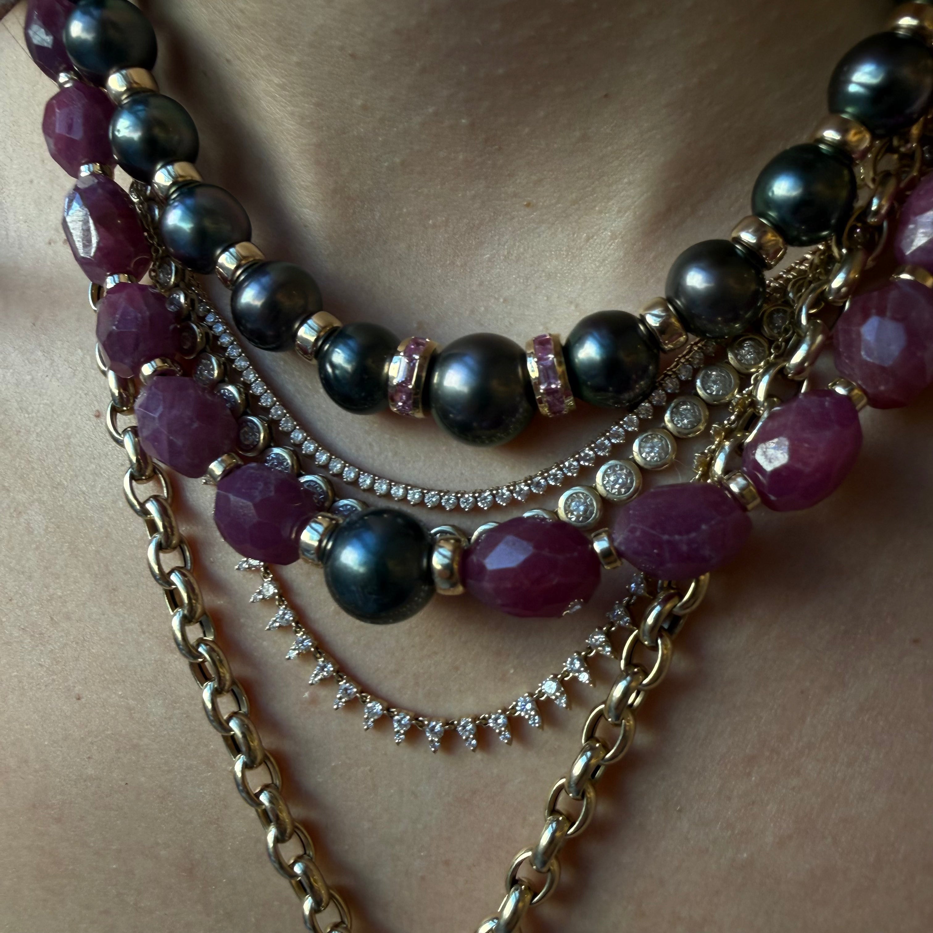 TAHITIAN PEARL NECKLACE WITH SAPPHIRE AND GOLD BEADS