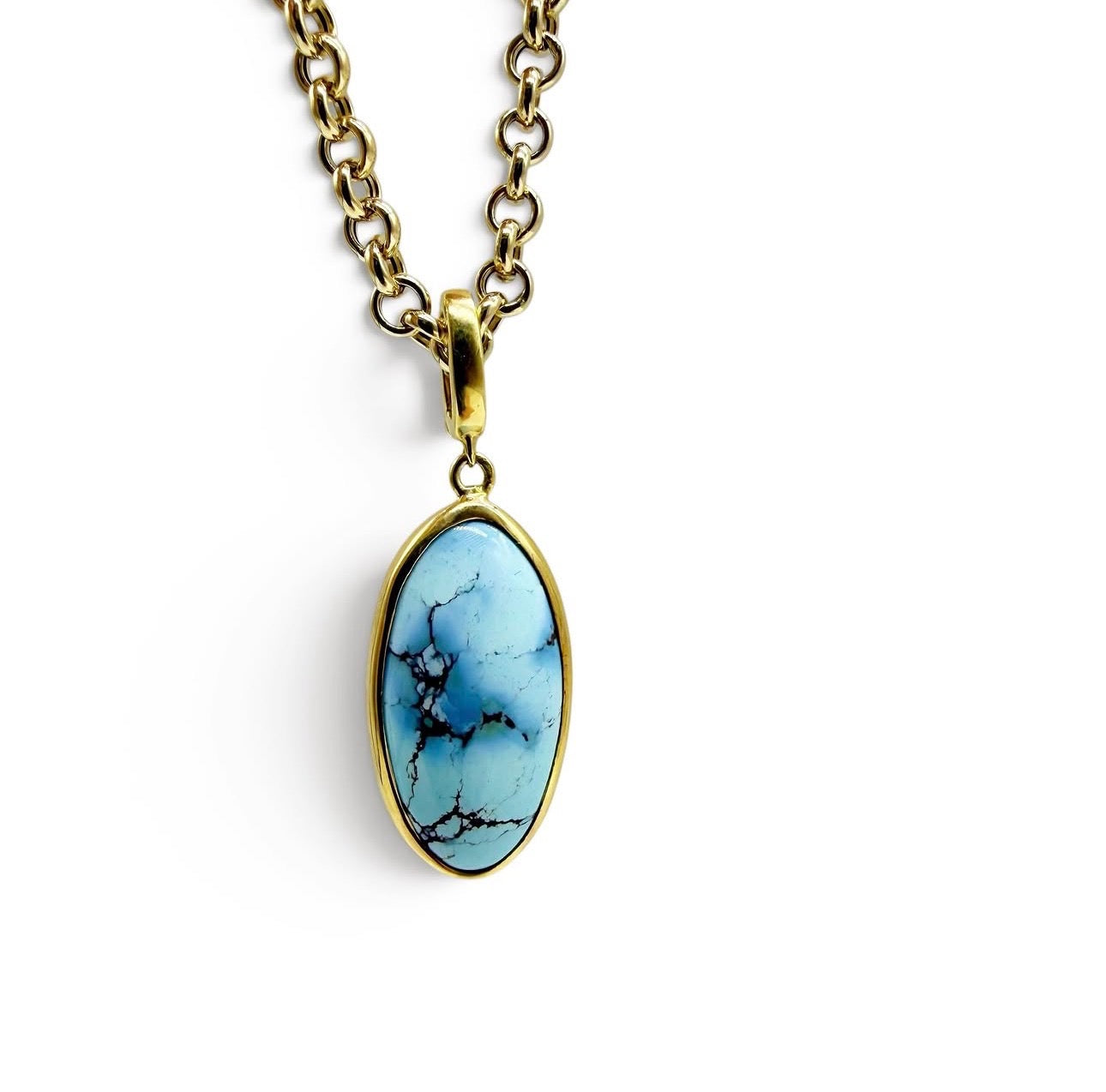 GOLDEN HILL PENDANT SET IN SOLID GOLD