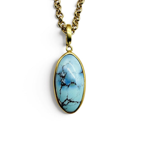 GOLDEN HILL PENDANT SET IN SOLID GOLD