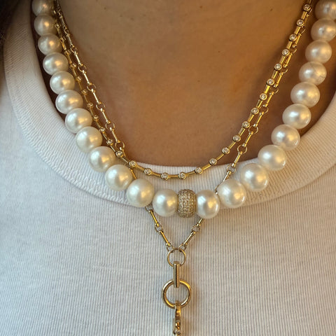 WHITE PEARL NECKLACE WITH DIAMOND BEAD