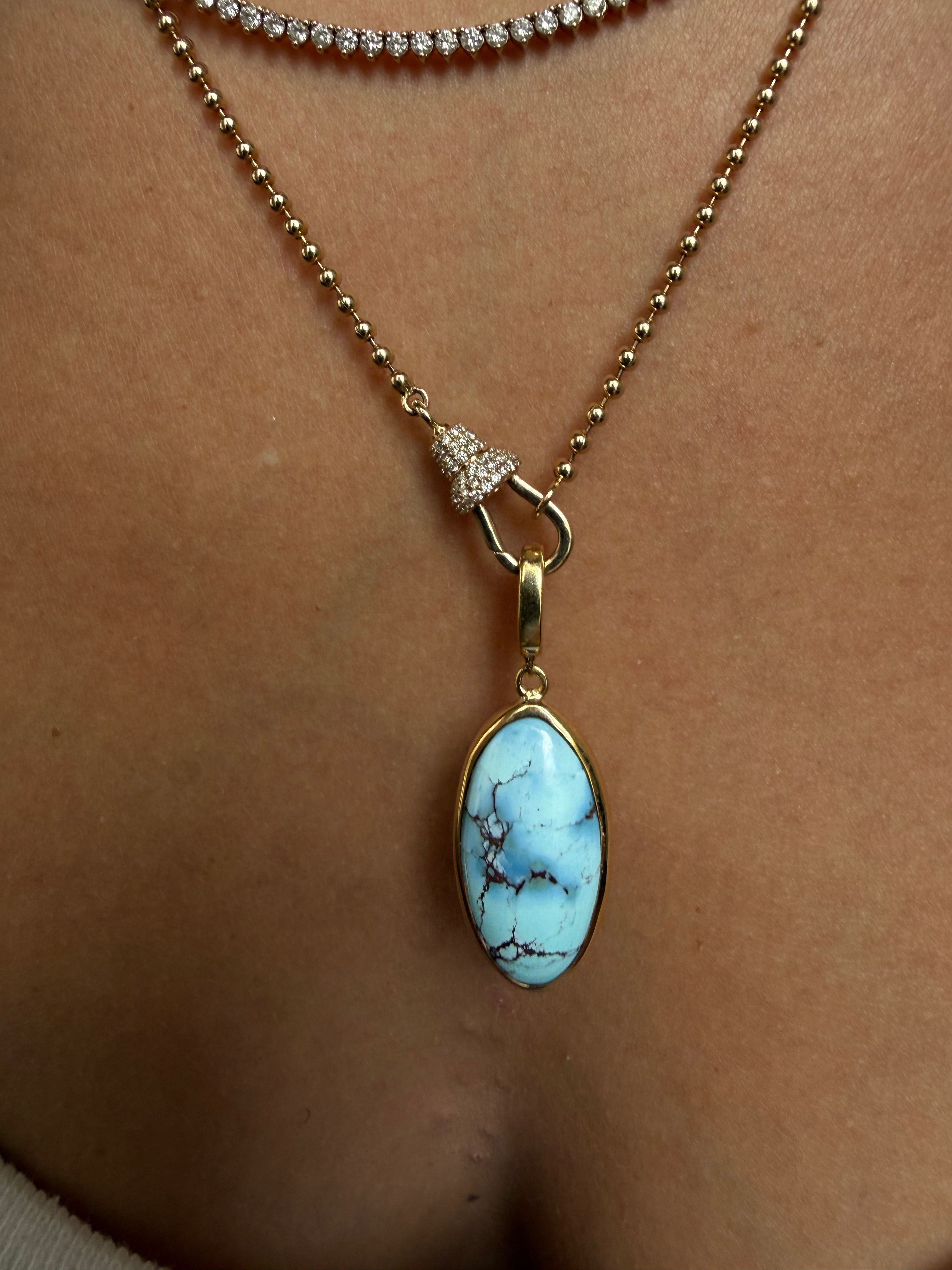 GOLDEN HILL PENDANT SET IN SOLID GOLD