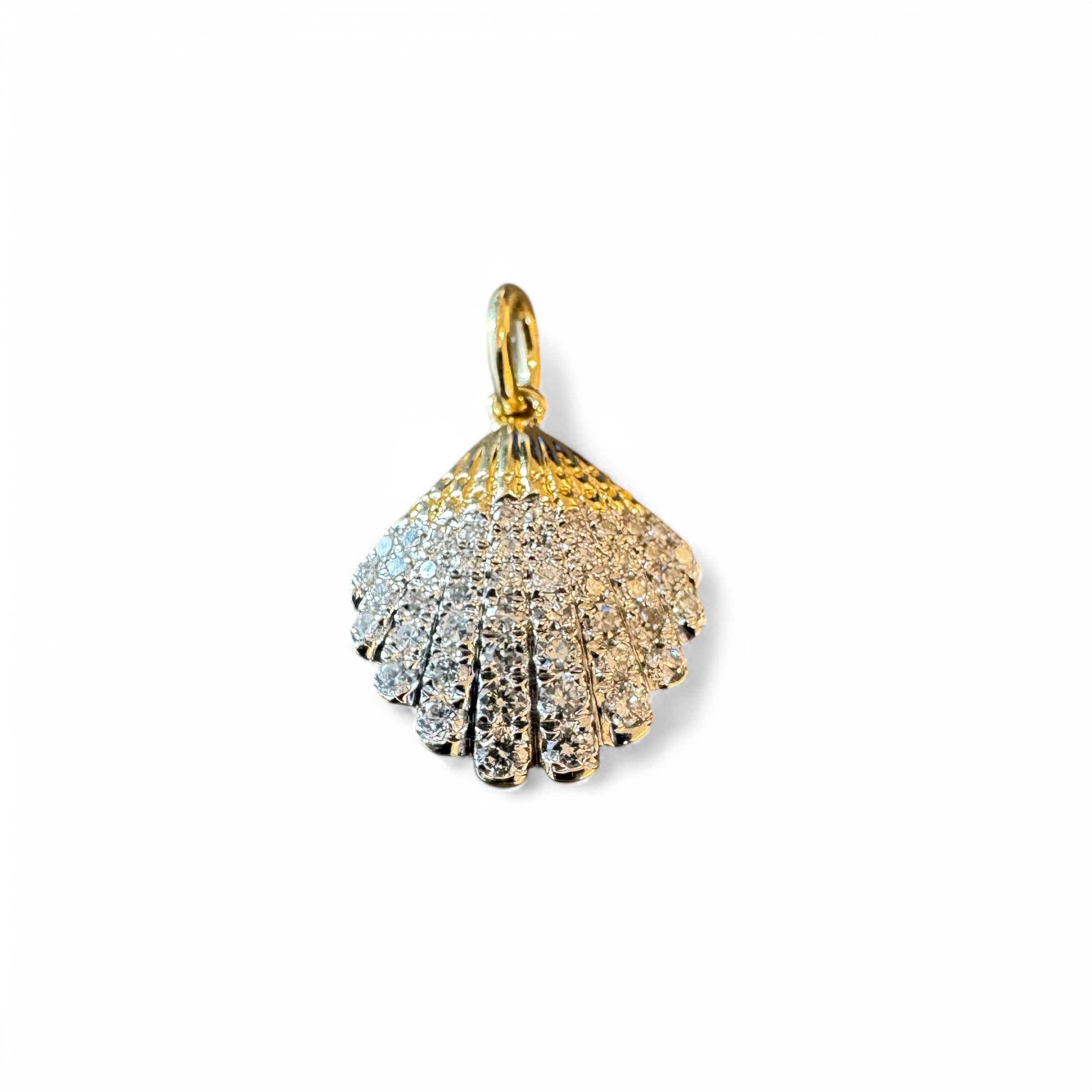 SOLID GOLD SHELL CHARM