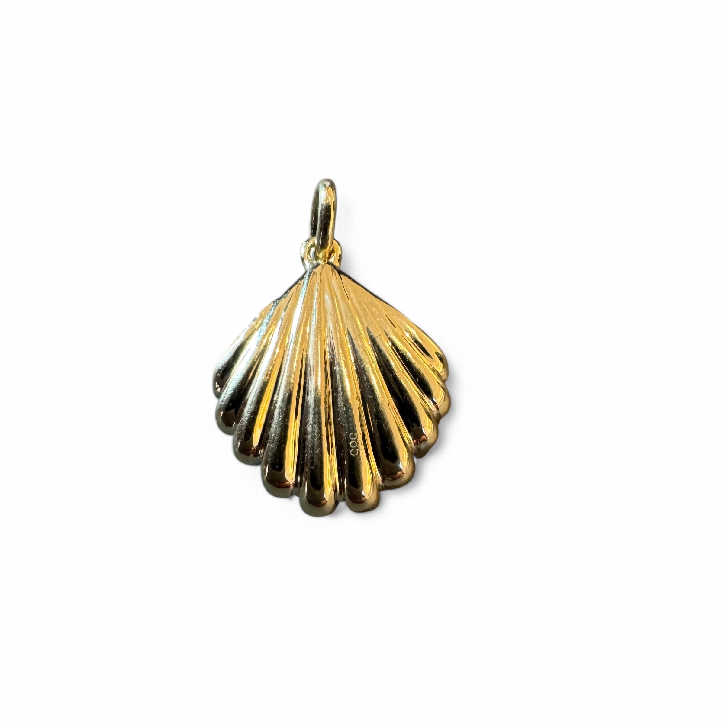 SOLID GOLD SHELL CHARM