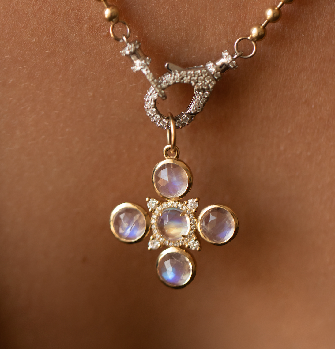 14K GOLD MOONSTONE & DIAMOND PENDANT