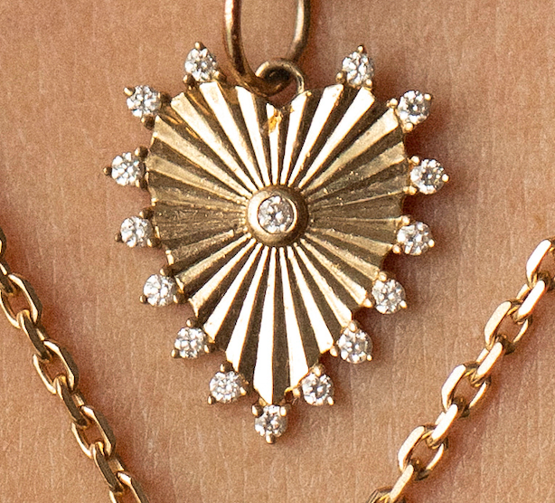 14K GOLD & DIAMOND SACRED HEART PENDANT