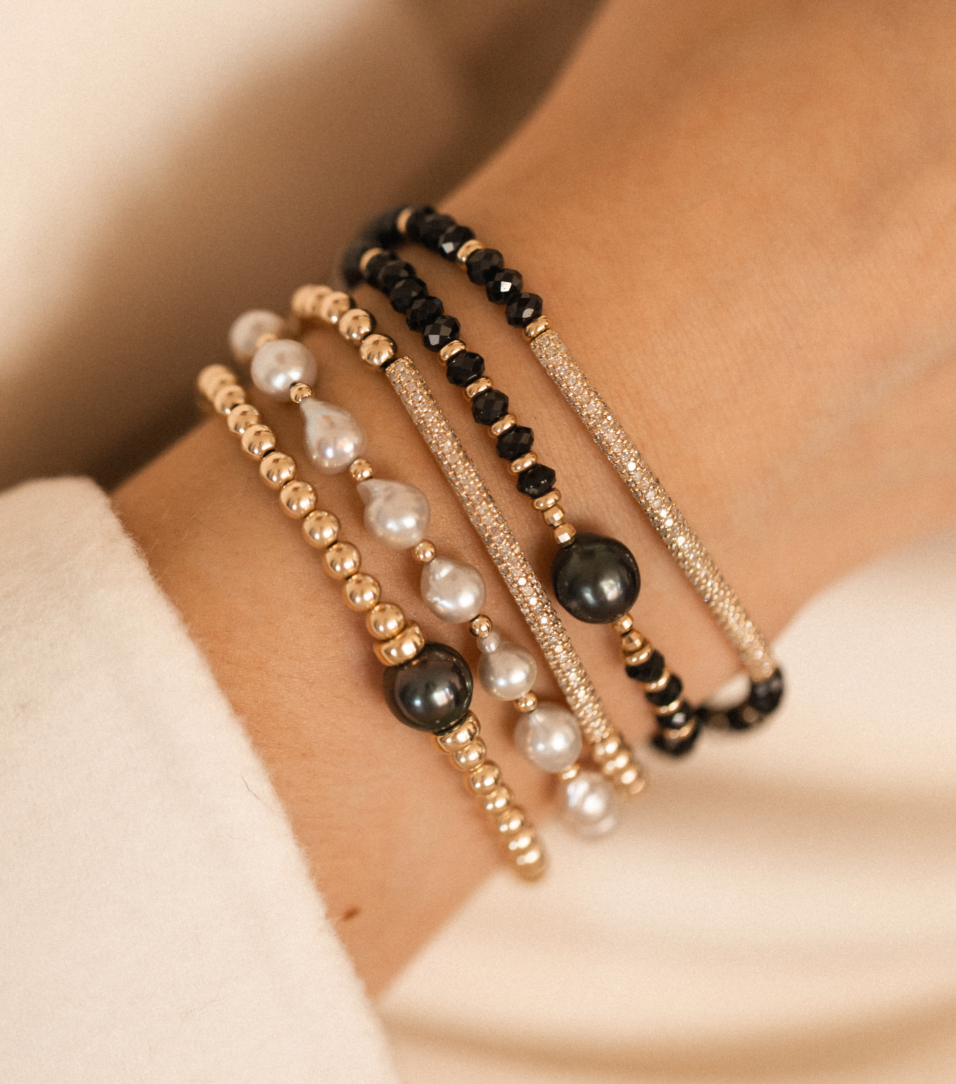 14K GOLD & DIAMOND BAR BRACELET WITH BLACK SPINEL