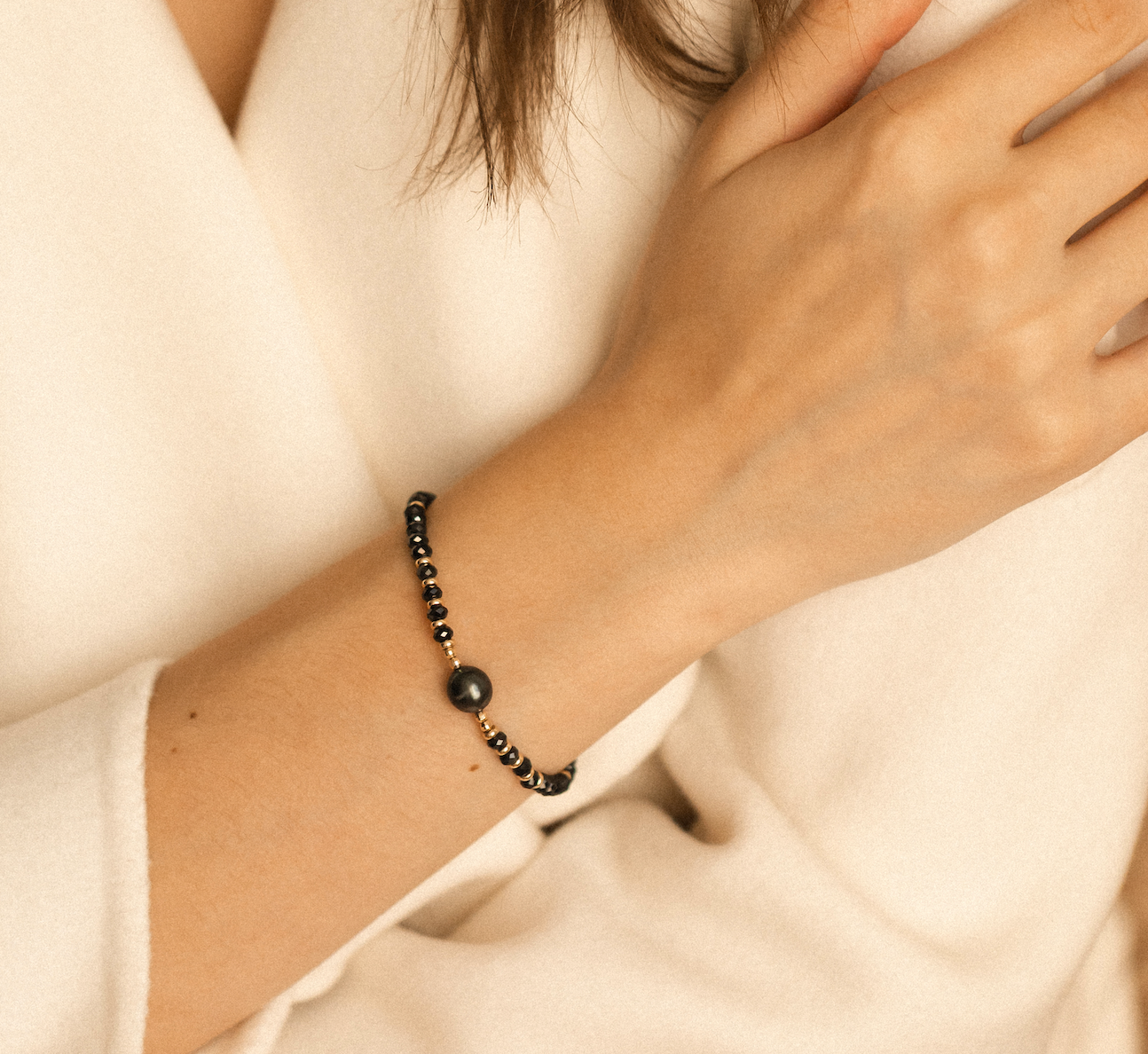 BLACK SPINEL, 14K GOLD & TAHITIAN PEARL BRACELET