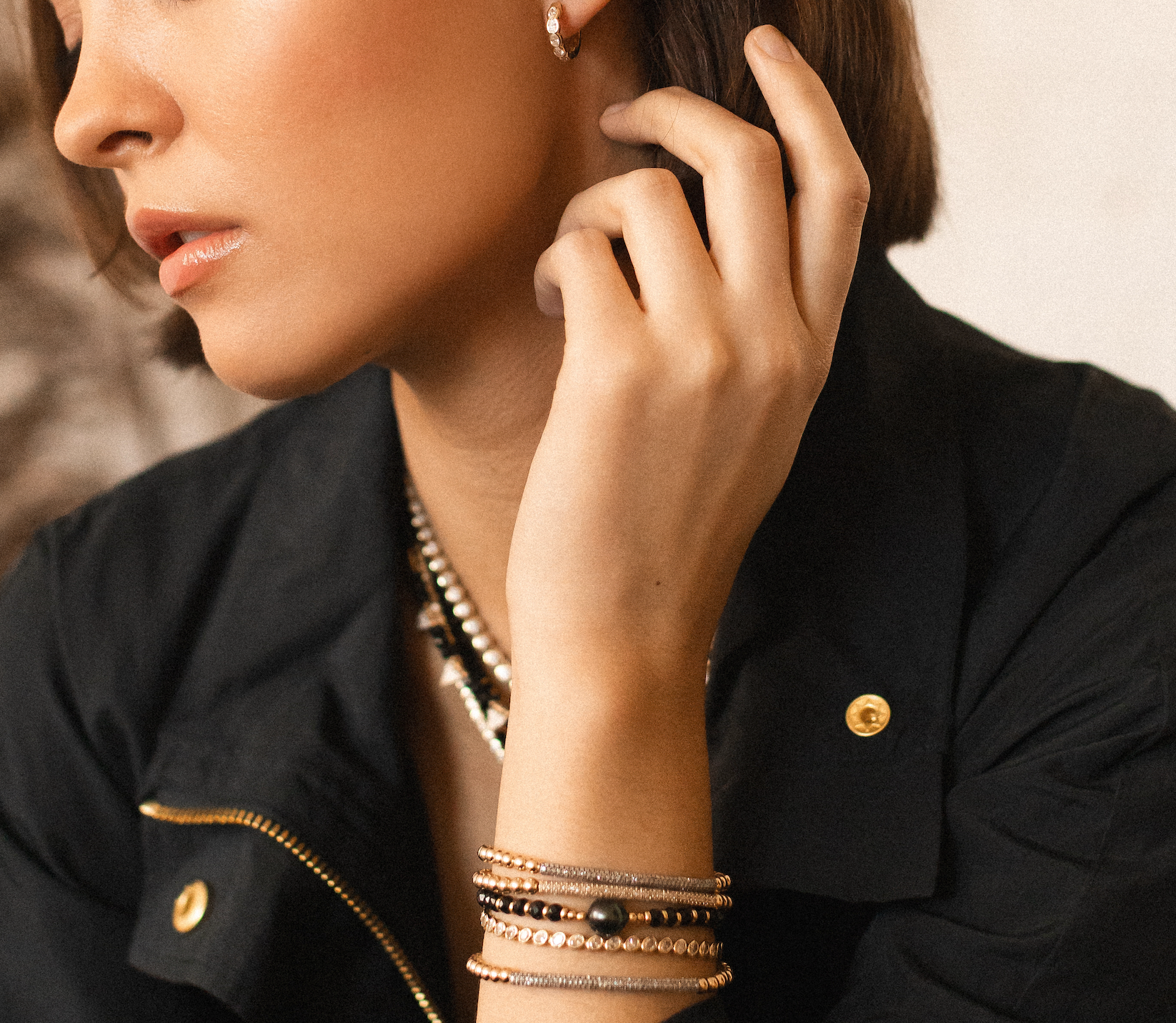 14K GOLD & DIAMOND BAR BANGLE