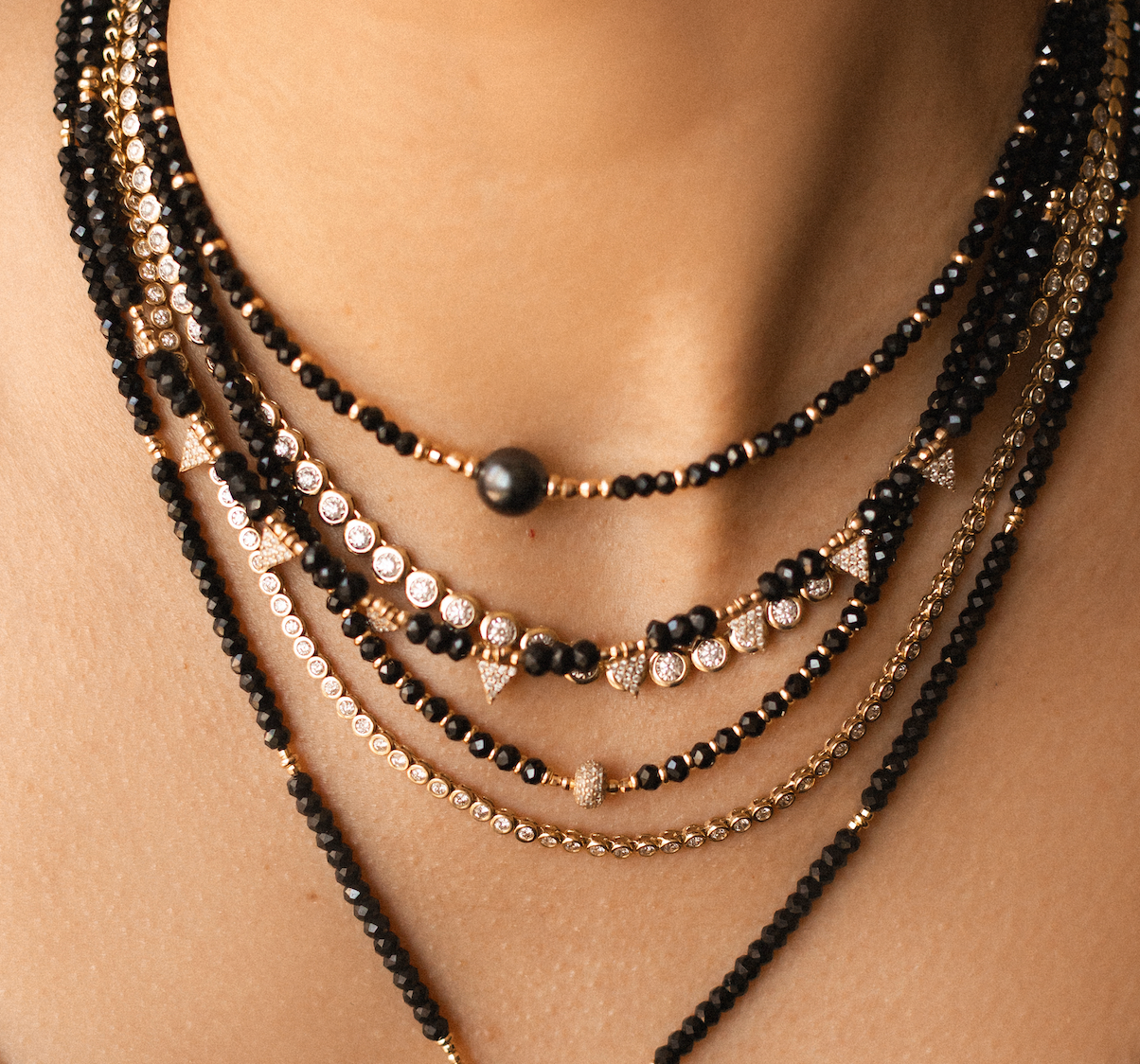 BLACK SPINEL AND 14K GOLD NECKLACE WITH DIAMOND RONDELLE