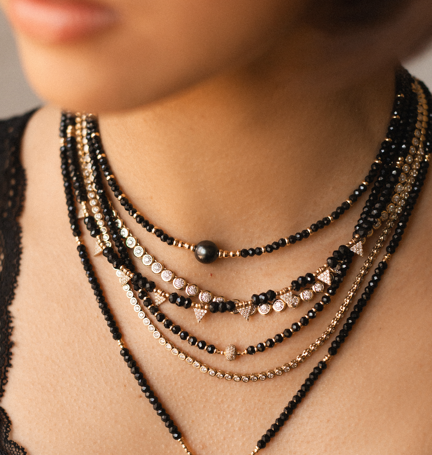 14K GOLD & BLACK GEMSTONE NECKLACE WITH DIAMOND TRIANGLES