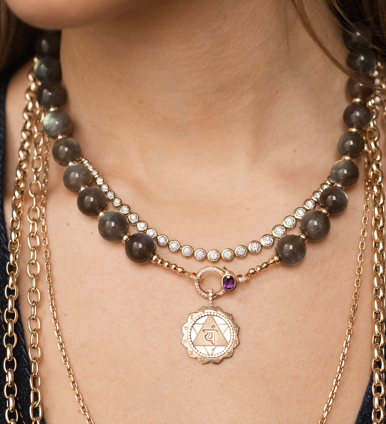 LABRADORITE BEADED ROUND NECKLACE WIRH AMETHYST AND DIAMOD CLASP