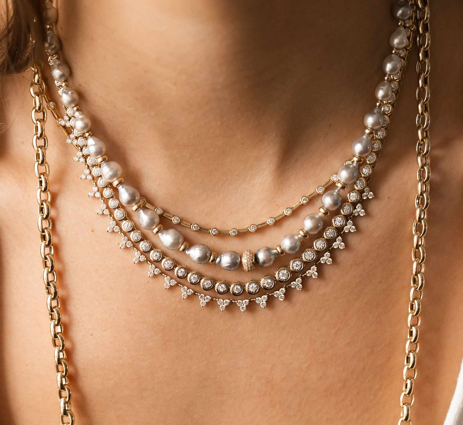 AKOYA PEARL AND 14K GOLD NECKLACE WITH DIAMOND FOCAL BEAD