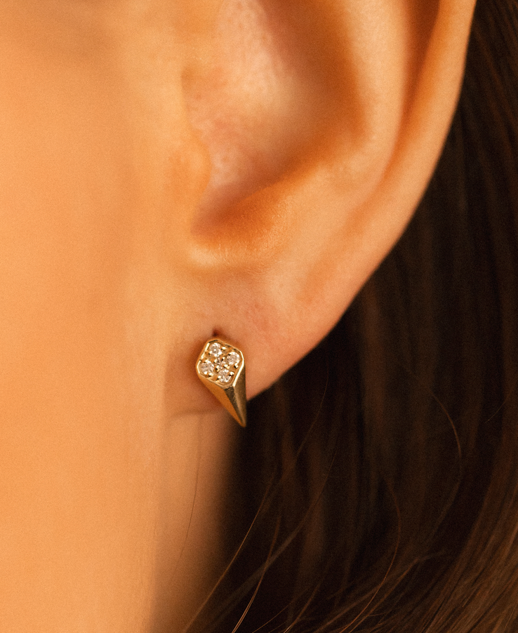 DIAMOND POINT STUDS