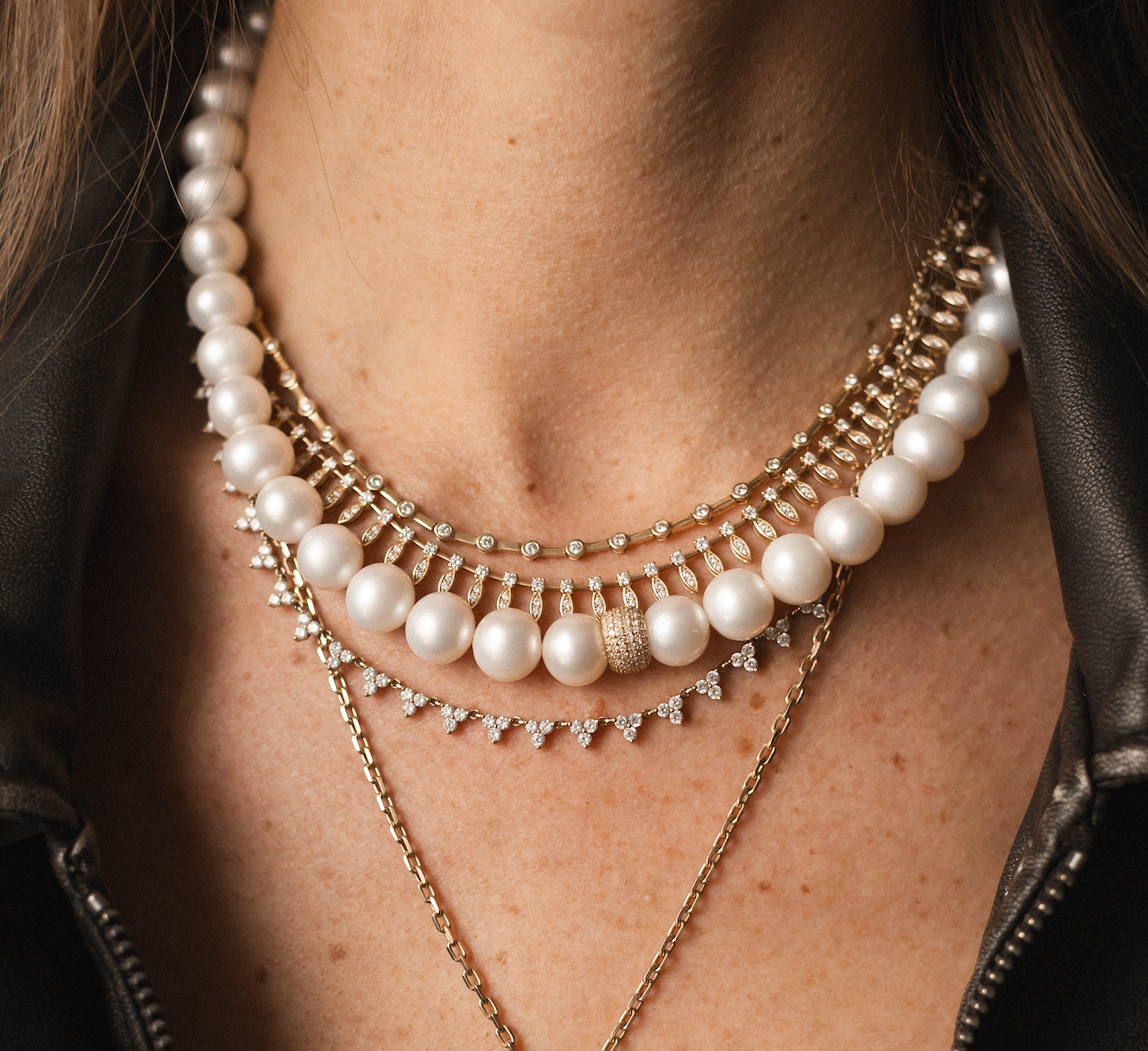 WHITE PEARL NECKLACE WITH DIAMOND BEAD