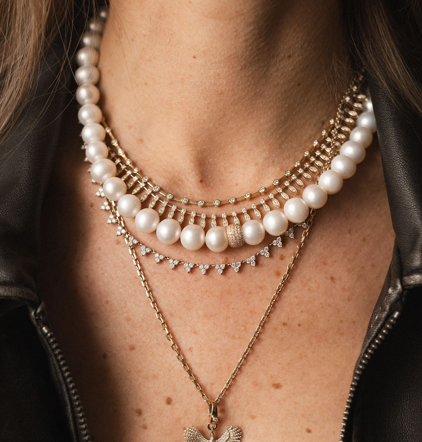 WHITE PEARL NECKLACE WITH DIAMOND BEAD