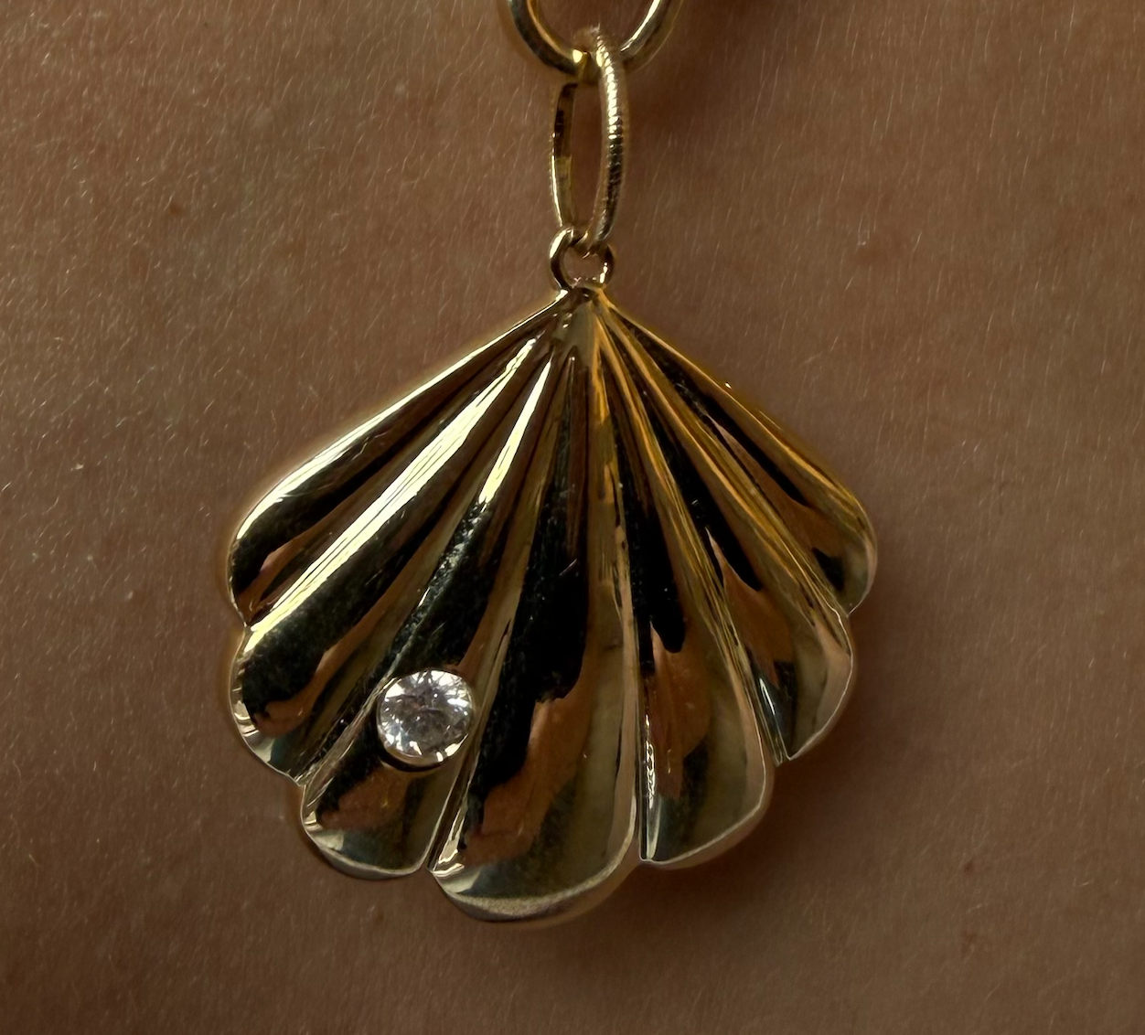 14K GOLD SHELL CHARM