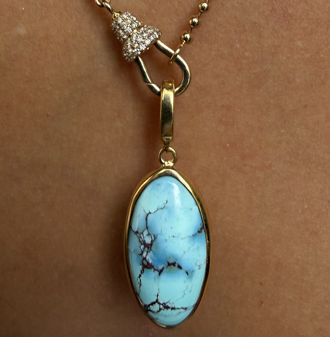 GOLDEN HILL PENDANT SET IN SOLID GOLD