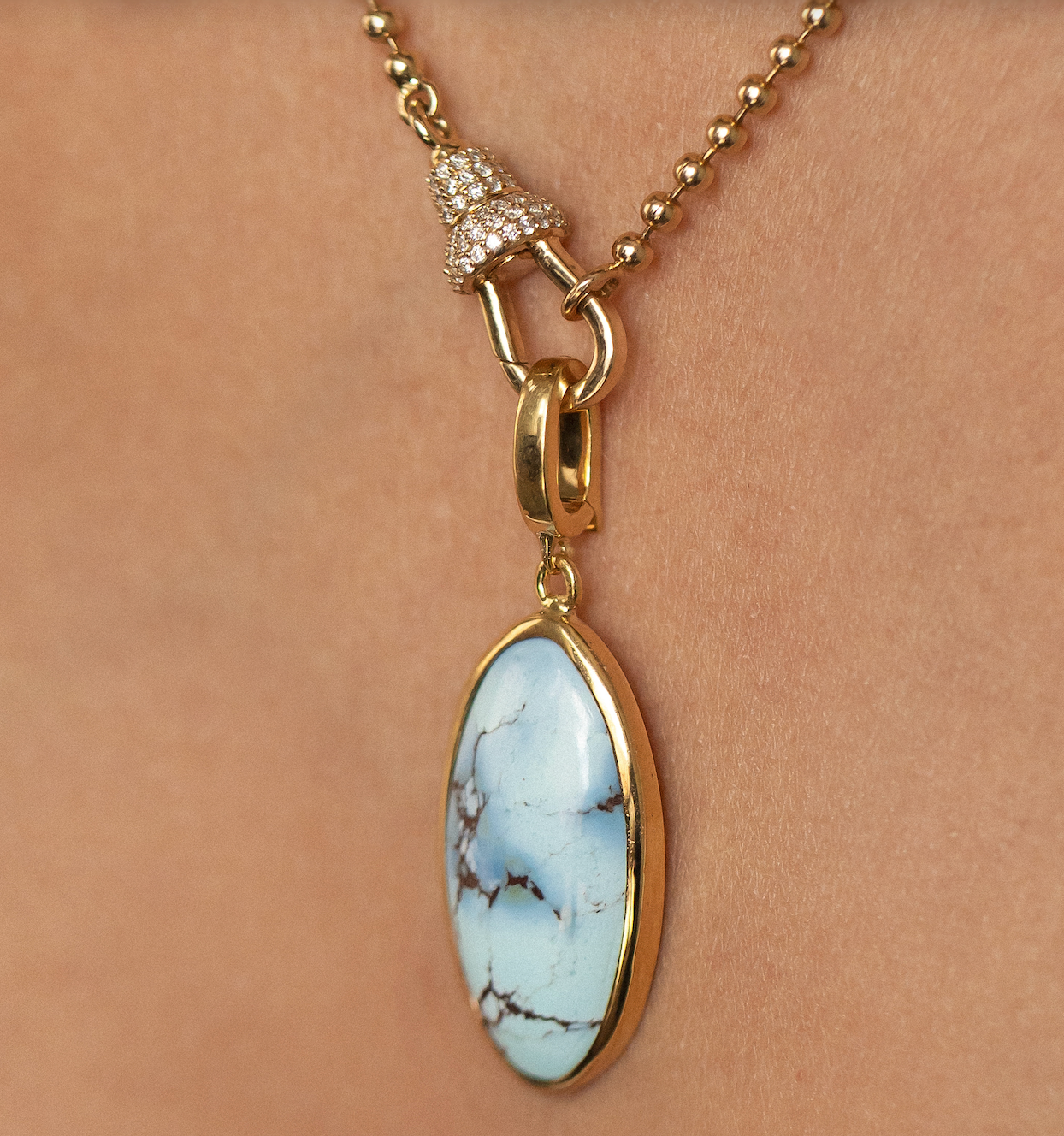 GOLDEN HILL PENDANT SET IN SOLID GOLD