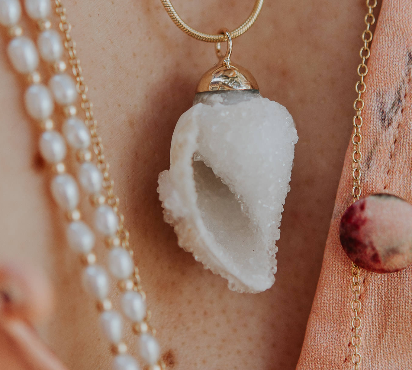 CRYSTAL SHELL AMULET GIFT WITH PURCHASE
